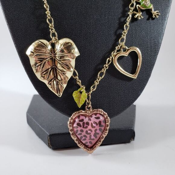 Betsey Johnson Jungle sweater necklace - Picture 5 of 5